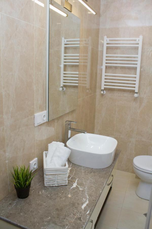 Aura Sameba, Luxury Apartment Tbilisi Bagian luar foto